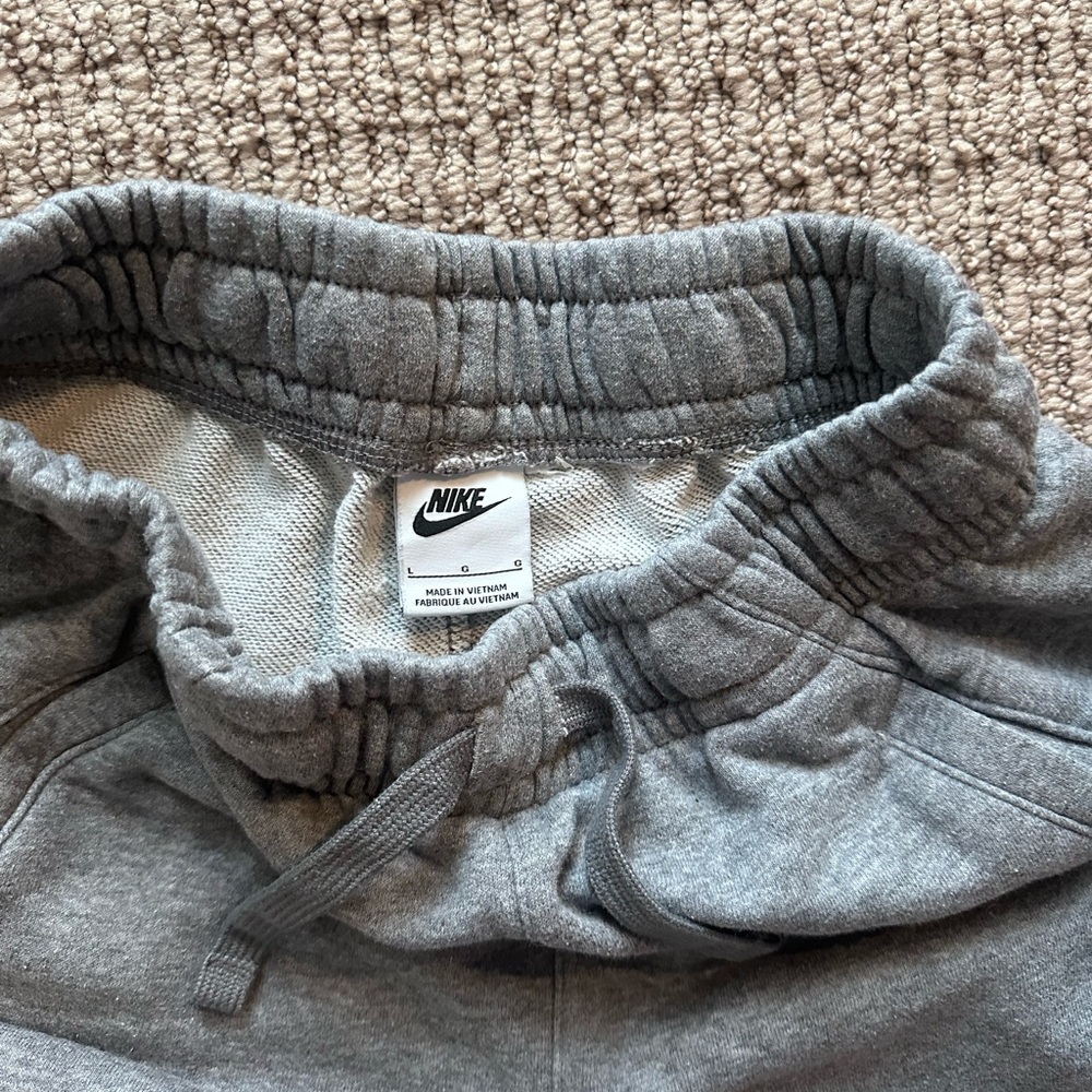 Nike Big Boys Sportswear Club Fleece French Terry Logo Shorts In Grey 10-12T - Picture 4 of 4